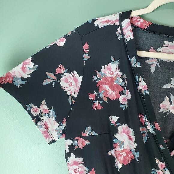 Torrid Top Womens Studio Knit Surplice Wrap Floral Knit Short Sleeve Size 2 - Picture 4 of 5